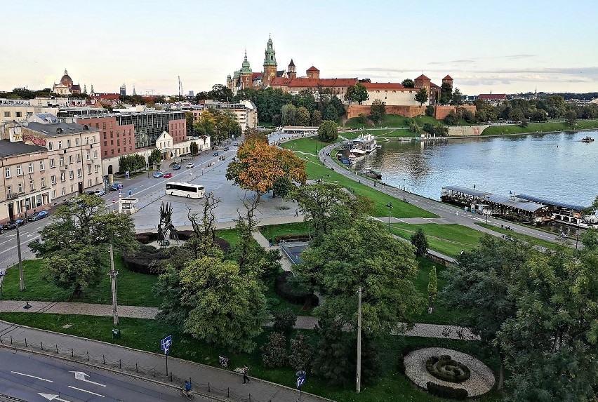 Kraków. Panorama Krakowa z tarasu widokowego na Jubilacie. Piękny, jesienny widok [ZDJĘCIA]