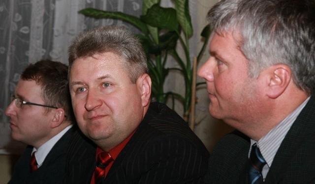 Zbigniewa Smejlisa (w środku) poparli m.in. nowy burmistrz Lubniewic Tomasz Jaskuła (z lewej) i były przewodniczący rady powiatu Tomasz Reszel.