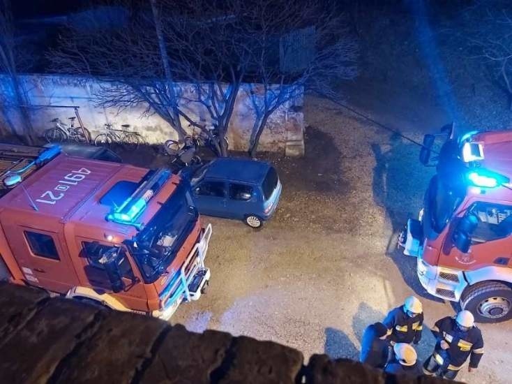 Pożar familoka w Szymiszowie. 48 osób ewakuowanych. Jedna osoba trafiła do szpitala