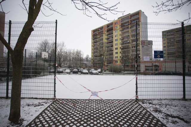 W poniedziałek 30.03 dość obfite opady śniegu spowodowały pogorszenie warunków atmosferycznych na drogach. Choć śniegu nie spadło wiele to jednak krajobraz zmienił się na kilka godzin na zimowy. Zapraszamy do galerii zdjęć.