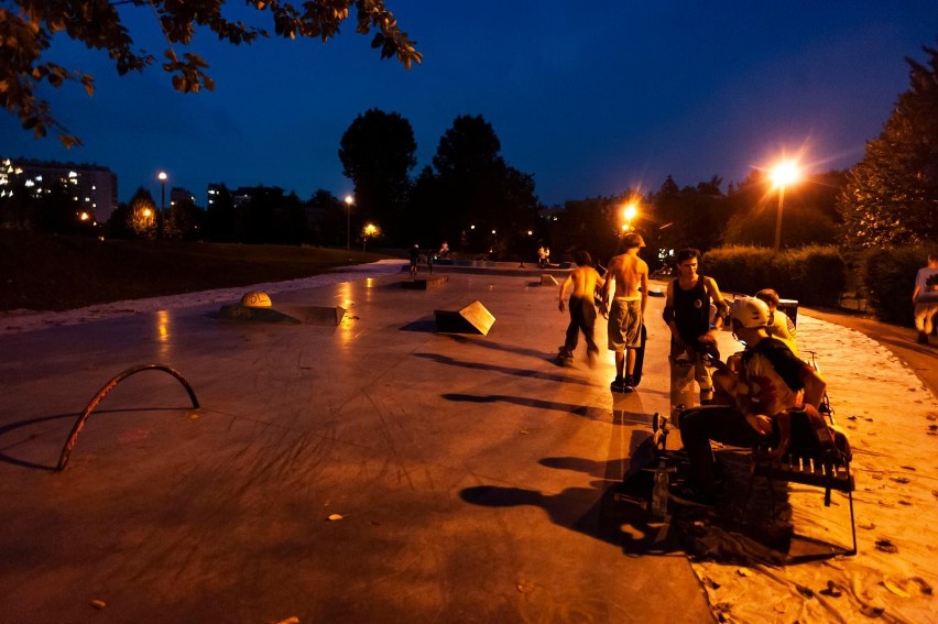 Bronowicki skatepark pogrążony w ciemności