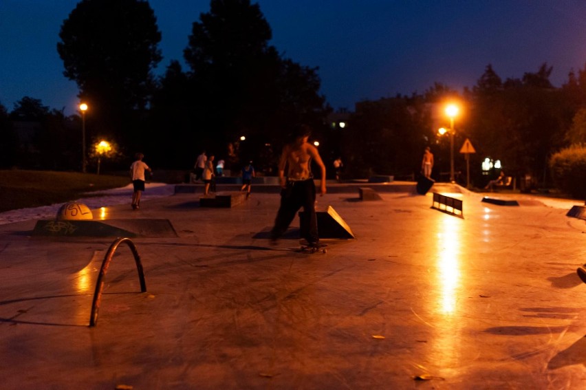 Bronowicki skatepark pogrążony w ciemności