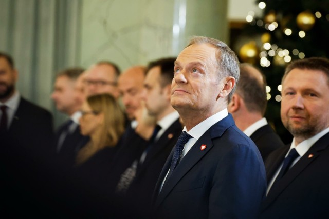 Donald Tusk obiecywał odchudzenie rządu. Wiceministrów jednak wciąż przybywa