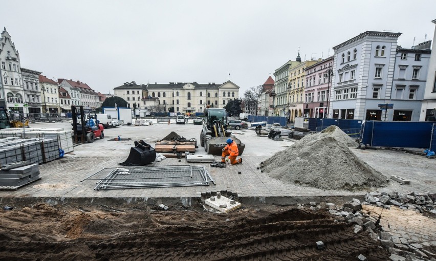 Przebudowa Starego Rynku jest realizowana i ma zakończyć się...