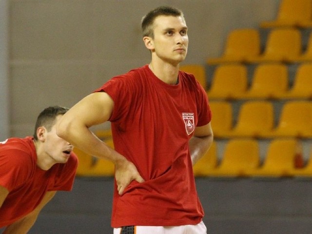 Przyjmujący Adrian Buchowski trenuje z Effectorem Kielce.