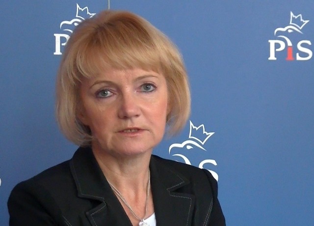 Jolanta Szczypińska skarży premiera. Żąda od niego zdjęcia z brzozą smoleńską.