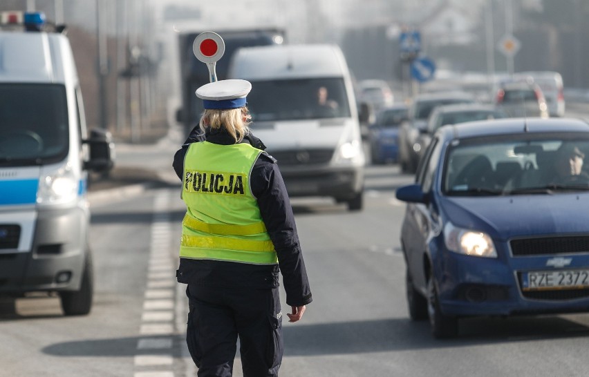 Pijany kierowca autobusu szkolnego koło Tomaszowa...