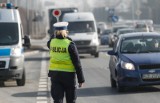 Pijany kierowca autobusu szkolnego koło Tomaszowa Mazowieckiego. Wiózł do szkoły ponad 30 małych dzieci!