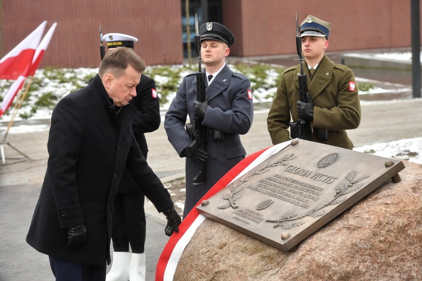 Minister obrony narodowej Mariusz Błaszczak odsłonił tablicę...