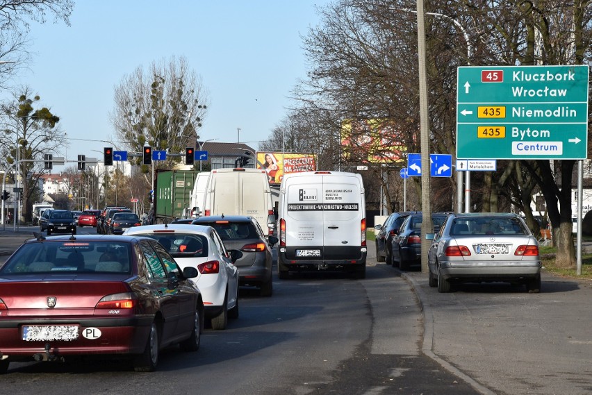 Kierowcy obawiają się, że dojazd do ul. Niemodlińskiej od...