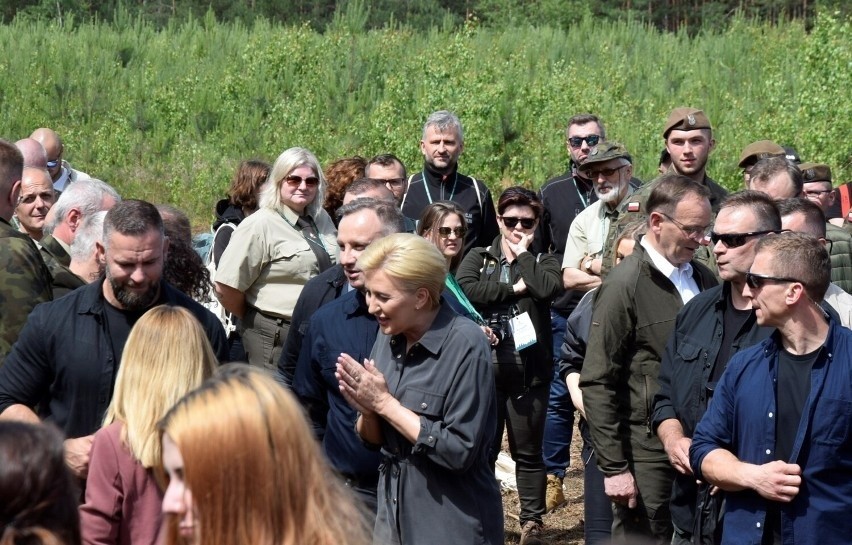 Para prezydencka zainaugurowała akcję „sprzątaMY” w leśnictwie Staropol koło Skierniewic