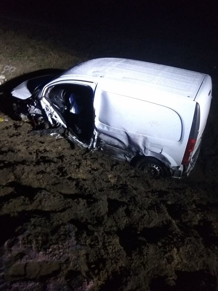 Turośń Dolna. Wypadek na rondzie. Zderzyły się dwa samochody osobowe. Dwie osoby w szpitalu [ZDJĘCIA]