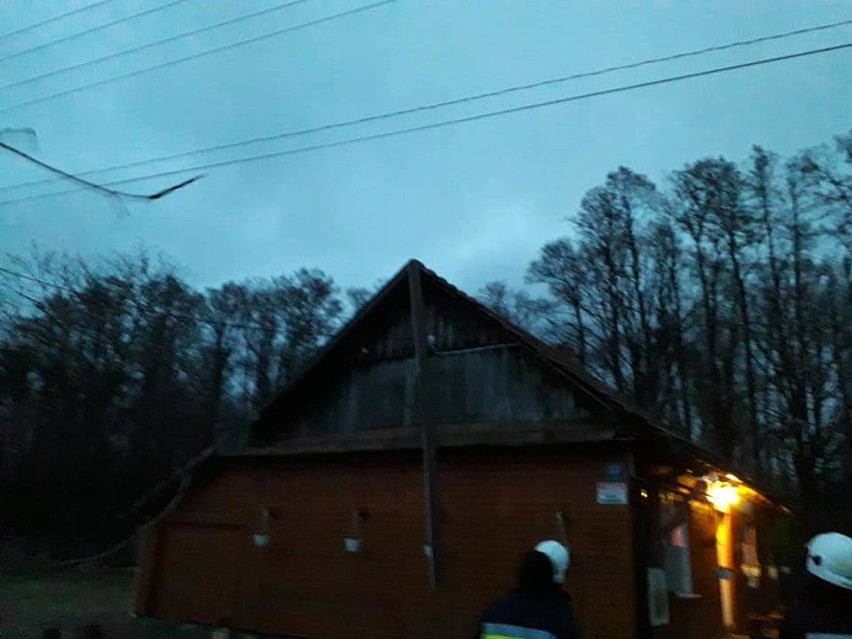 Powiśle dąbrowskie. Wichura znów siała spustoszenie. Zerwane dachy i połamane drzewa