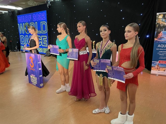 Tancerki bydgoskiej szkoły tańca przywiozły do Polski 60 medali, w tym 24 złote, 25 srebrnych i 11 brązowych.