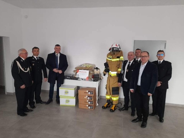 Druhowie z Dęby w gminie Przytyk, otrzymali nowy sprzęt strażacki