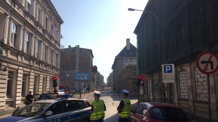Zawalił się strop kamienicy u zbiegu ulic 6 Sierpnia i Wólczańskiej w centrum Łodzi