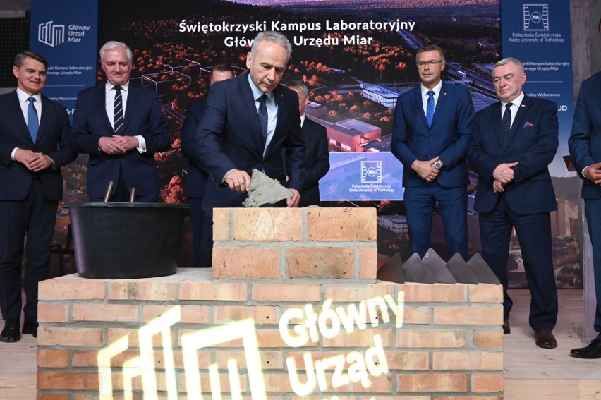 Wmurowanie kamienia węgielnego pod budowę Głównego Urzędu Miar w Kielcach. "To wielka szansa dla regionu" (ZDJĘCIA)
