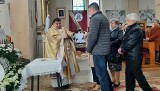 Nabożeństwo do świętego Jana Pawła II w Kazimierzy Małej. Wierni z parafii spotykają się na nim 18 dnia każdego miesiąca