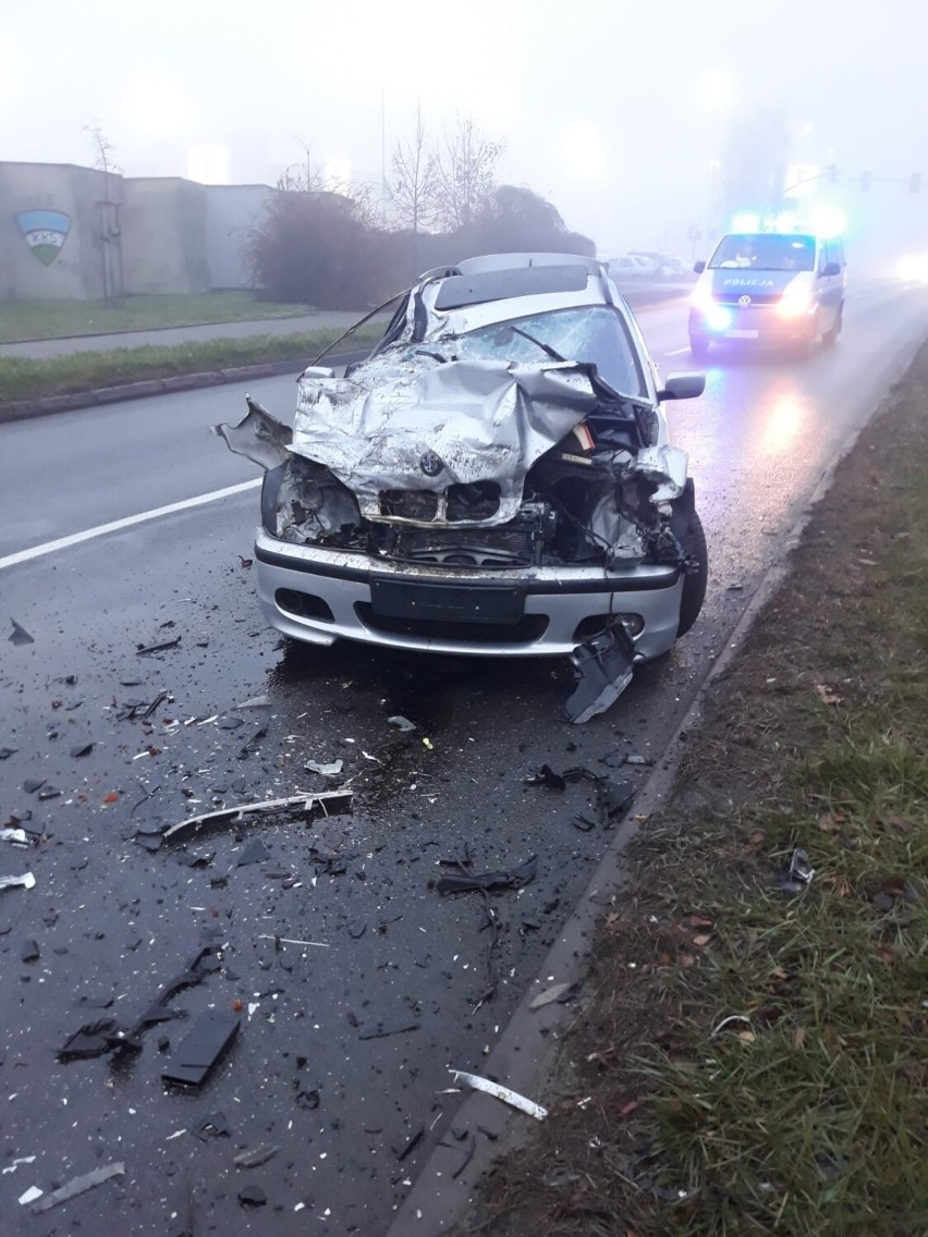 Samochód ciężarowy zajechał drogę BMW. Nikomu nic sie nie...