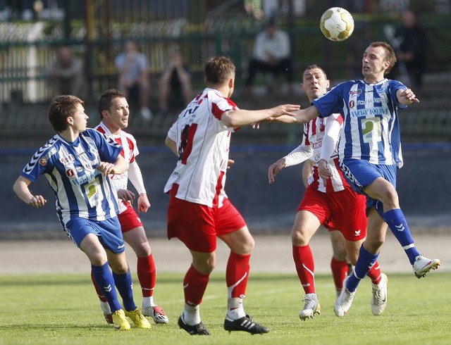 Cztery ostatnie derby zakończyły się wygraną Resovii. Wiosną na stadionie przy Hetmańskiej pasiaki wygrały 2-1.