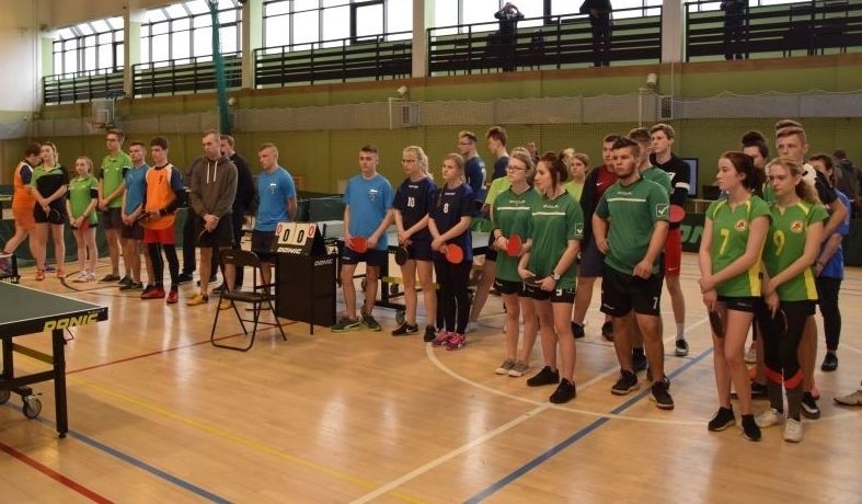 Uczniowie ze szkoły rolniczej w Chrobrzu rywalizowali w turnieju tenisa stołowego pod patronatem ministra [ZDJĘCIA]
