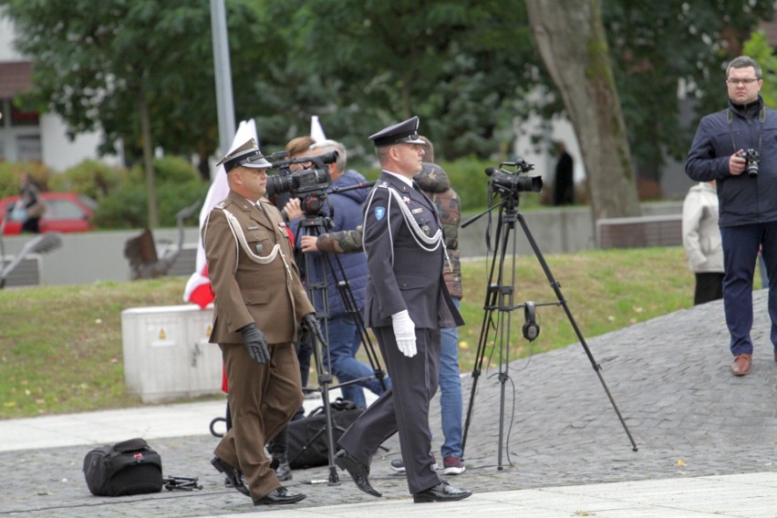 10-lecie 33. Wojskowego Oddziału Gospodarczego w Nowej Dębie. Obchody z pompą (ZDJĘCIA)