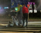 Potrącenie dwóch nastolatek w Olkuszu. Policja poszukuje świadków wypadku na przejściu dla pieszych pod galerią N-Park