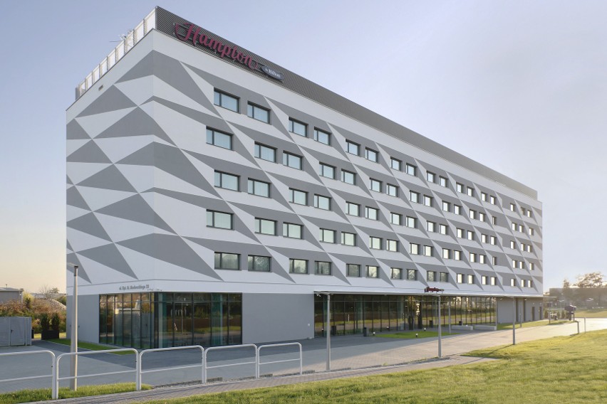 Hilton wierzy w rozwój lotniska w Krakowie-Balicach. Pod koniec marca otworzy nowy hotel w jego sąsiedztwie. „Nawet 12 milionów podróżnych”