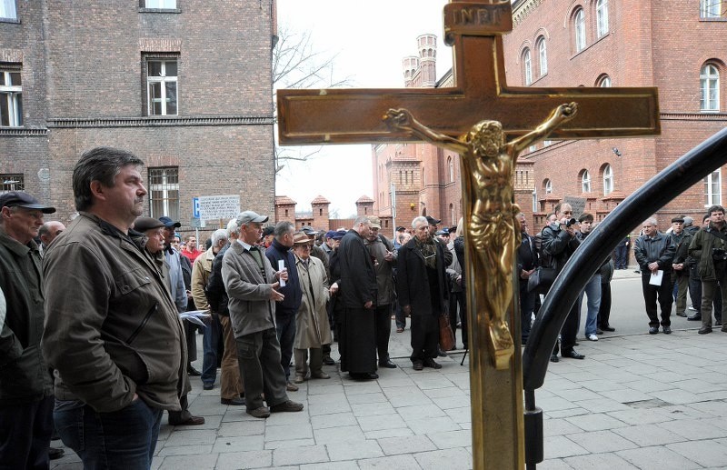 Protest stoczniowców przed sądem...