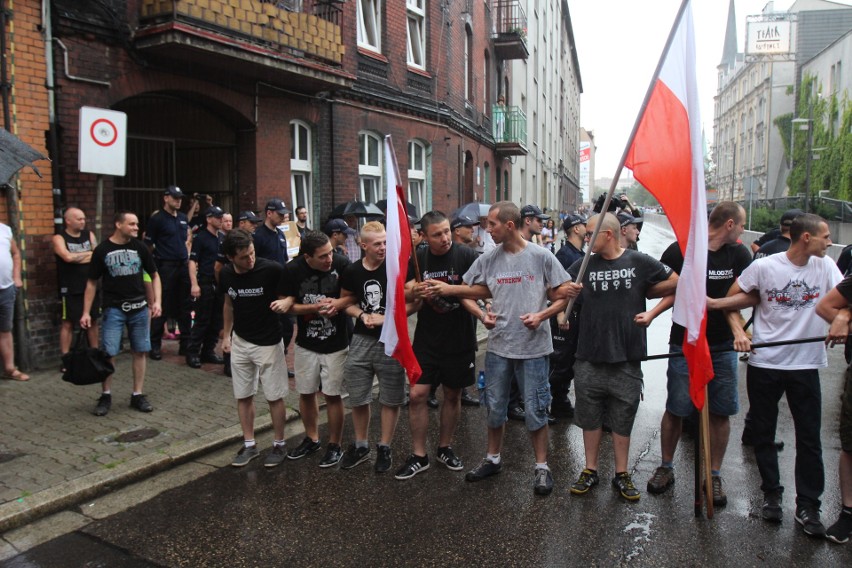 Chorzów: 3 sierpnia, pikieta przed Teatrem Rozrywki