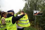 Piesi giną na drogach Dolnego Śląska. Policja apeluje: noście odblaski!