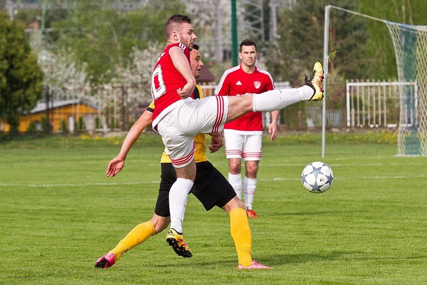 4 liga. LKS Pisarowce lepsze od KS Wiązownicy - podopieczni trenera Damiana Niemczyka wygrali 3:1 [ZDJĘCIA]