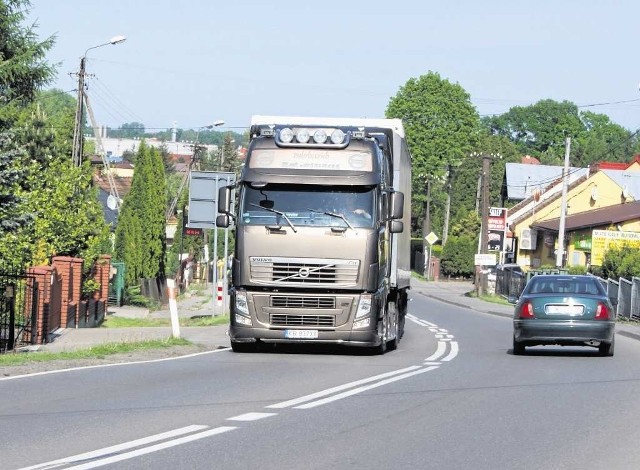 Z niepołomickiej strefy na gminne drogi co rano wyjeżdża tysiąc TIR-ów