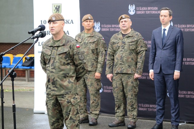 Dowódcą opolskiego batalionu OT został ppłk Cezary Gabryszak. Podczas konferencji prasowej zaprezentowano również sprzęt, którym posługują się terytorialsi.
