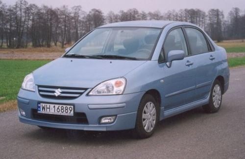 Fot. Zdzisław Podbielski: Suzuki Liana sedan jest droższą...
