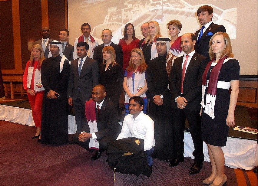 Na koniec uroczystości wszyscy pracownicy ambasady Kataru...