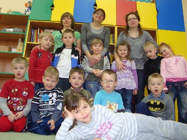 Grupa ,,Misiaczków&#8221; z ich opiekunkami z przedszkola nr 2 w Nowej Soli.