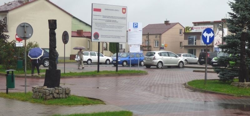 Jeszcze niedawno parking przy buskiej krytej pływalni był...