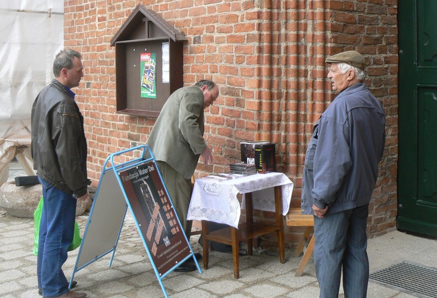 Początek sprzedaży cegiełek, 27 kwietnia 2008 r.