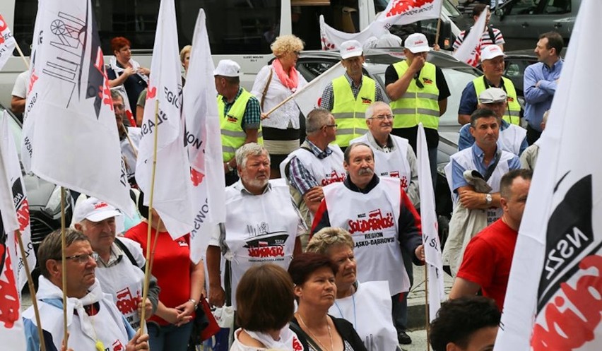 Protest Solidarności przeciwko komercjalizacji uzdrowisk. A radni uchwałę i tak przyjęli