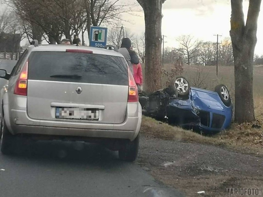 Kobieta kierująca volkswagenem wpadła w poślizg, auto...