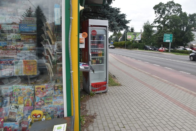 Złodzieje włamali sie m.in. do lodówki z napojami przy kiosku w Gumniskach