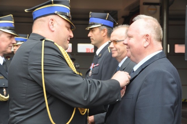 Starosta konecki Bogdan Soboń został wyróżniony przez komendanta wojewódzkiego brygadiera Adama Czajkę brązową odznaką „Zasłużony dla Ochrony Przeciwpożarowej”.