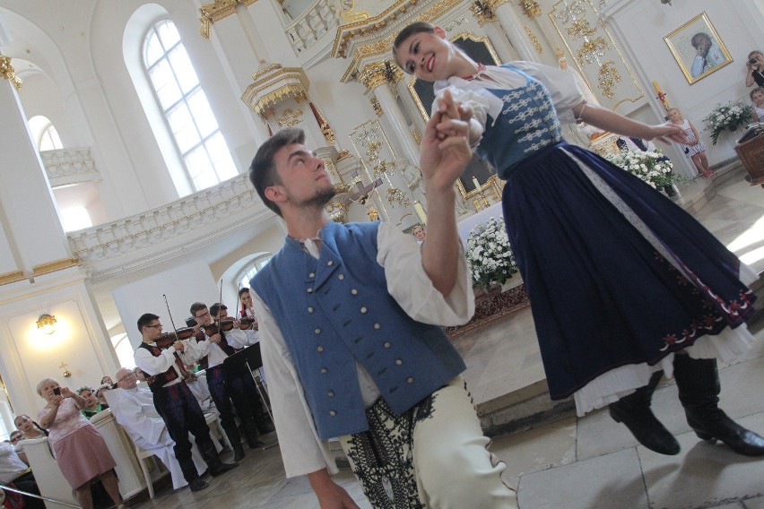 A tak w kościele tańczył zespół Trenczan ze Słowacji