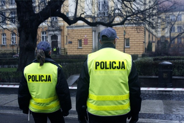 Mieszkanka Jastrzębia wezwała policjantów do nietypowej interwencji. Chciała, aby wyprowadzili jej psa. Groziła samobójstwem