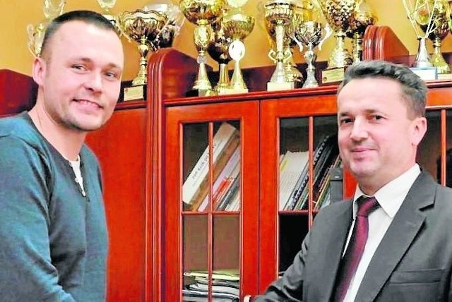 Radosław Sekuła ma pomysły, zapał i charyzmę - mówi o nowym prezesie Pogoni burmistrz Leszek Kopeć (z prawej).  