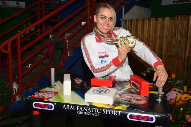 Na zdjęciu armwrestlerka Marlena Wawrzyniak, jeden z najbardziej utytułowanych naszych sportowców
