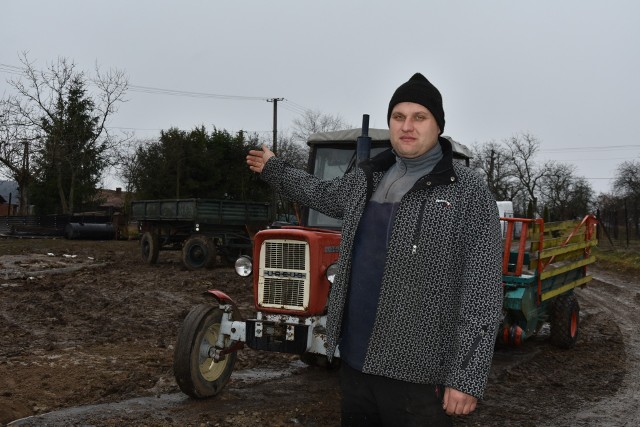 Straty po pożarze w gospodarstwie strażaka Artura Zabierowskiego i jego rodziców oszacowano na ponad 200 tysięcy złotych