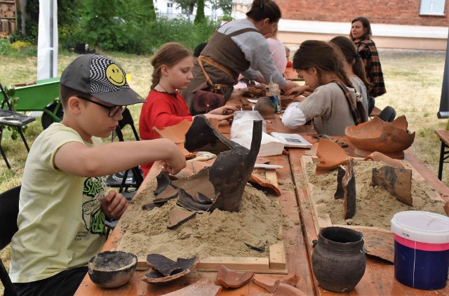 Do tegorocznych obchodów Europejskich Dni Archeologii włączyło się Muzeum im. Jana Kasprowicza w Inowrocławiu. W ogrodzie tej placówki można było przenieść się kilkaset lat wstecz, a także poprowadzić badania na terenie stanowiska archeologicznego.