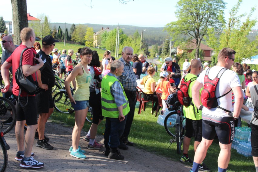 Płoki. Tłumy rowerzystów na trasie XI Integracyjnego Rajdu Rowerowego [ZDJĘCIA]